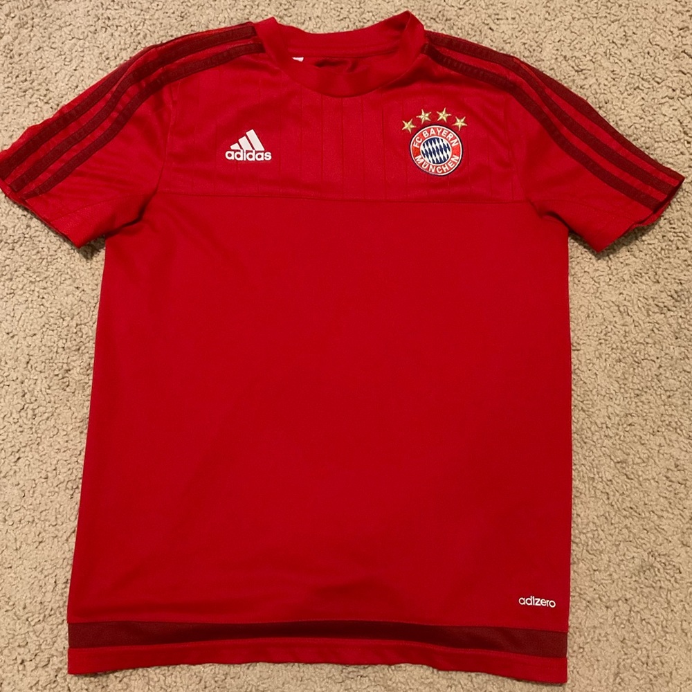 Adidas FC Bayern München Boys soccer jersey size M (11-12 years)